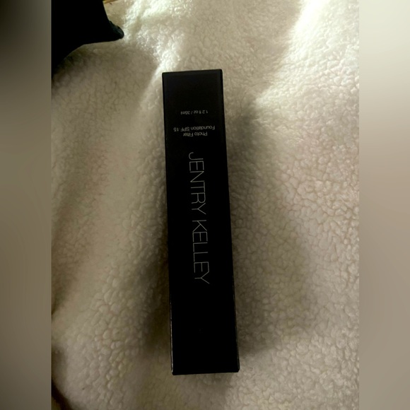 Jentry Kelley photo finish foundation - Picture 1 of 2